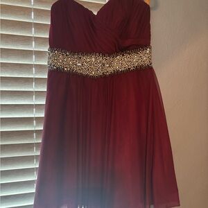 Elegant Burgundy Strapless Dress